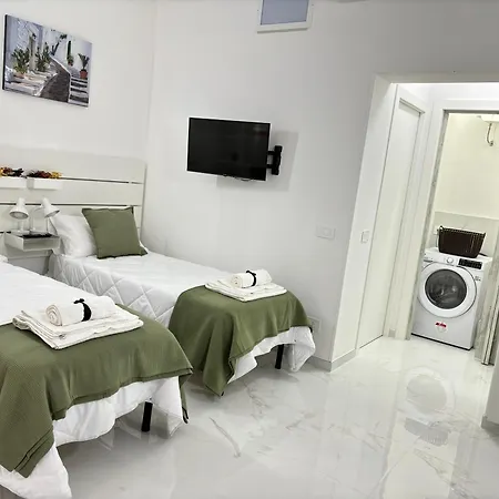 Your Home, Two Steps From The Sea Apartmán