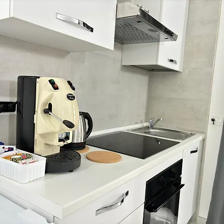 Your Home, Two Steps From The Sea Apartment